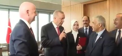 İsrail Başbakanı Lapid ile Başkan Erdoğan'ın futbol diyaloğu! Infantino da merakla izledi! Hangi takımı tutuyorsunuz diye sordu....
